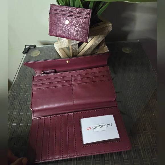 Liz Claiborne Wallet set - Picture 3 of 5